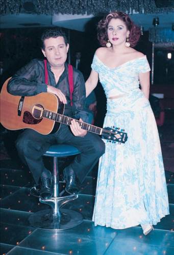 Kayahan'ın ölümü ünlüleri yasa boğdu