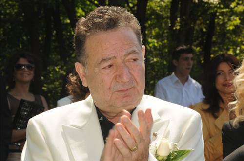 Kayahan'ın ölümü ünlüleri yasa boğdu