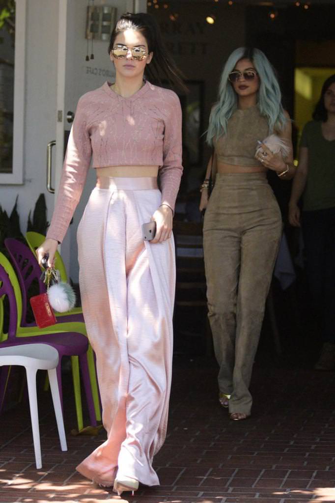  Stil Zoom: Kendall Jenner - Nereden giyiniyor, ne kadar ödüyor?