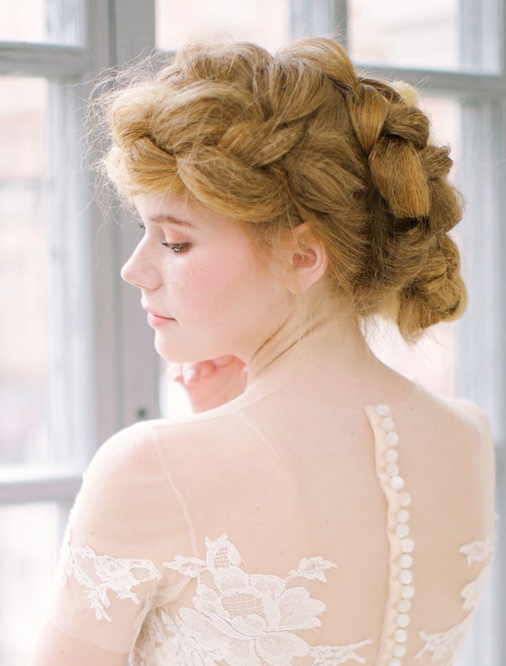 Kumsal düğünlerine özel saç modelleri