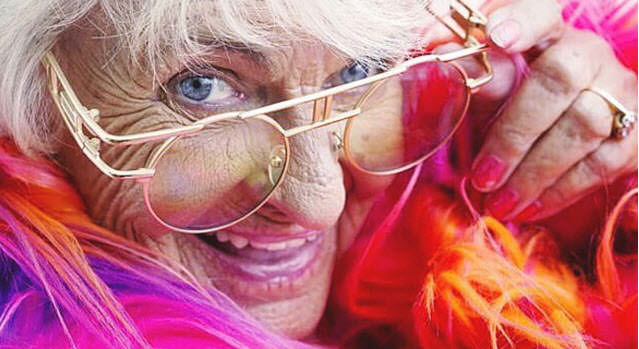 87 yaşındaki Baddie Winkle Instagram'ı salladı!
