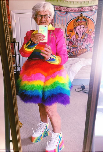 87 yaşındaki Baddie Winkle Instagram'ı salladı!