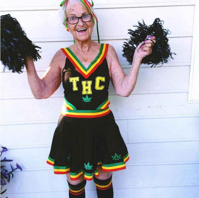 87 yaşındaki Baddie Winkle Instagram'ı salladı!