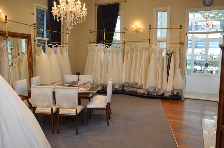 Bir gelinlik hikayesi: Akay