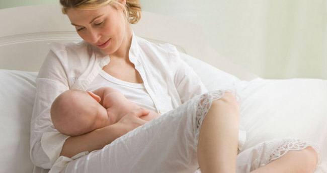 Grip olan anne emzirmeyi kesmesin!