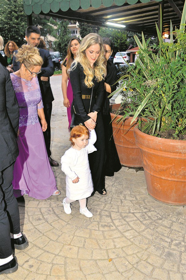 Gökhan Özoğuz ikiz babası oldu