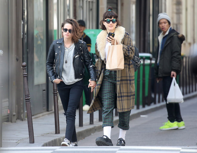 Kristen Stewart kız arkadaşıyla öpüşürken görütülendi