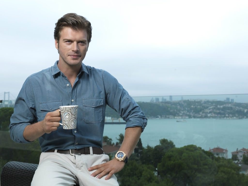 Kıvanç Tatlıtuğ'dan hayranlarını üzen haber!