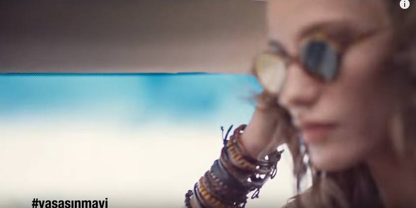 Serenay Sarıkaya ve Kerem Bursin'in yeni reklam filmi