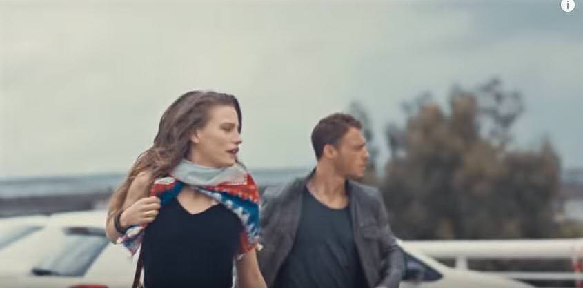 Serenay Sarıkaya ve Kerem Bursin'in yeni reklam filmi