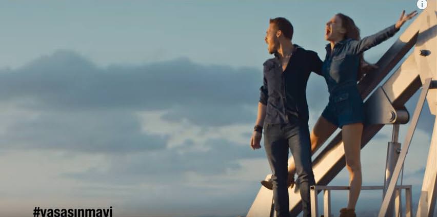 Serenay Sarıkaya ve Kerem Bursin'in yeni reklam filmi