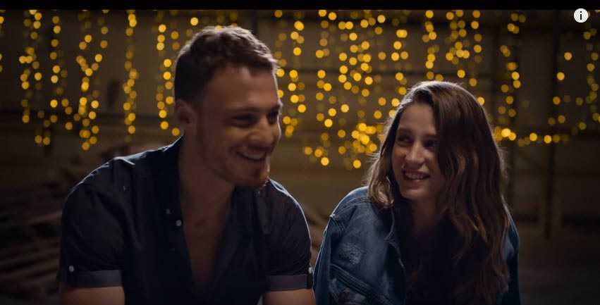 Serenay Sarıkaya ve Kerem Bursin'in yeni reklam filmi
