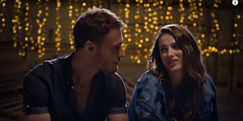 Serenay Sarıkaya ve Kerem Bursin'in yeni reklam filmi