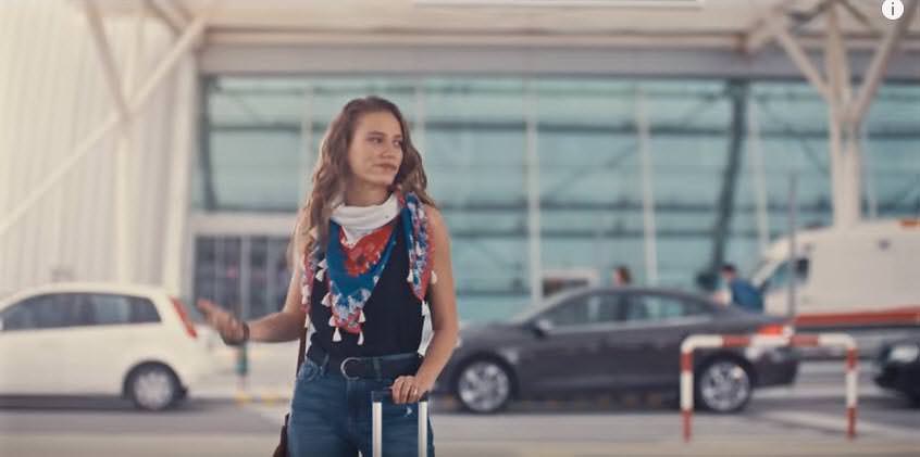 Serenay Sarıkaya ve Kerem Bursin'in yeni reklam filmi