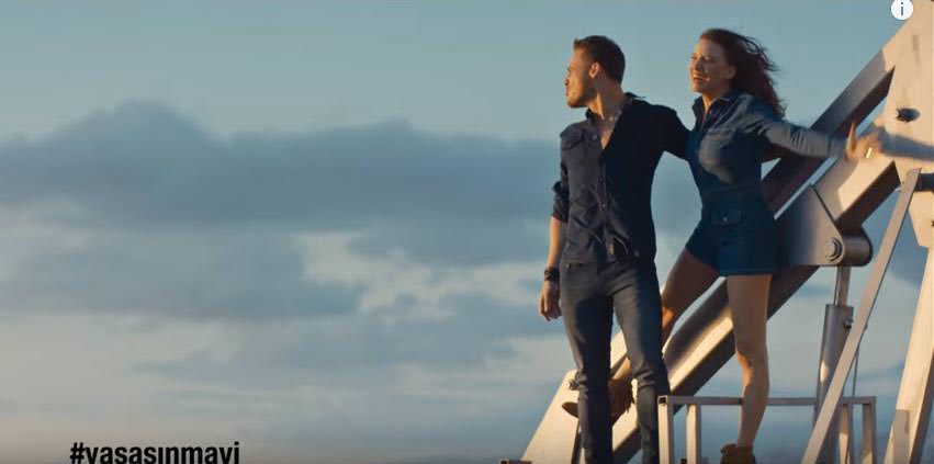 Serenay Sarıkaya ve Kerem Bursin'in yeni reklam filmi