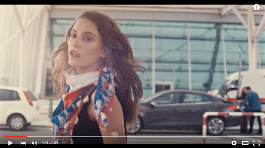 Serenay Sarıkaya ve Kerem Bursin'in yeni reklam filmi