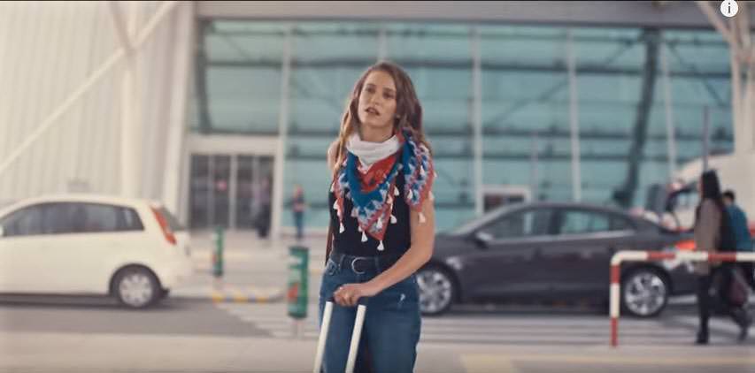 Serenay Sarıkaya ve Kerem Bursin'in yeni reklam filmi