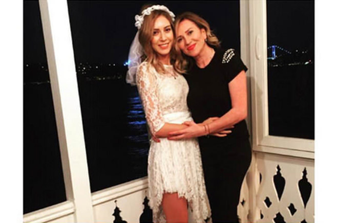 Sinem Kobal'ın kına gecesi fotoğrafları