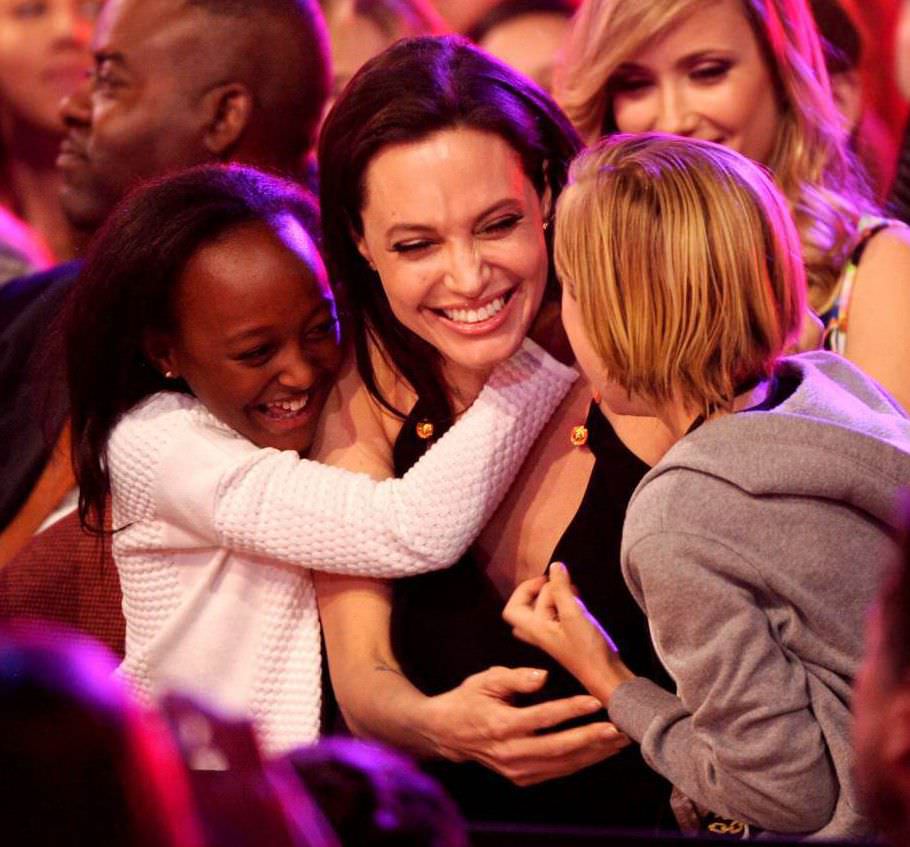 Kanatsız melek Angelina yeniden anne oldu!