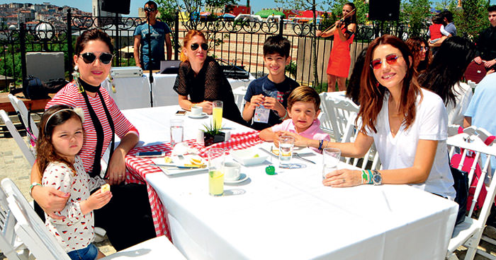 Ünlü isimler ve çocukları Vialand’de bir araya geldi