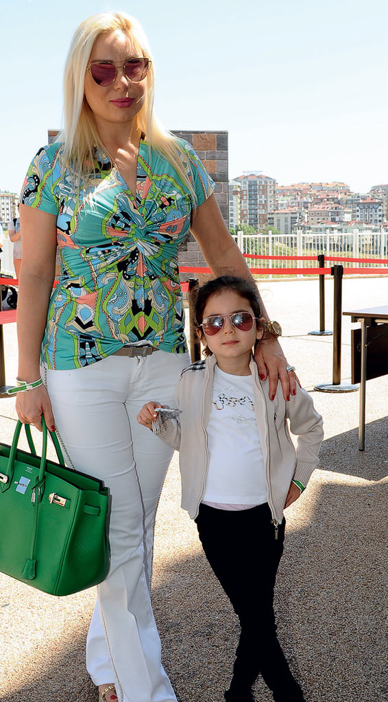 Ünlü isimler ve çocukları Vialand’de bir araya geldi