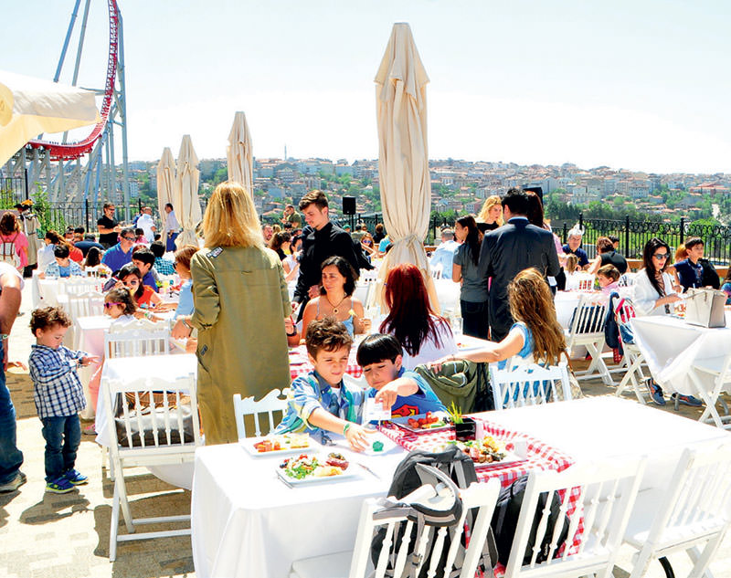 Ünlü isimler ve çocukları Vialand’de bir araya geldi