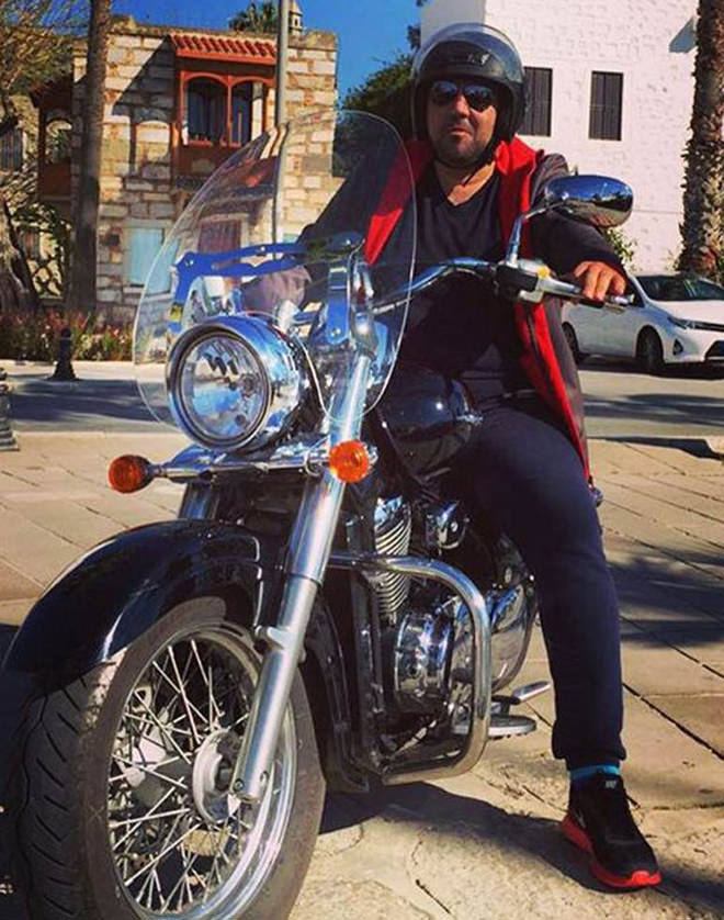 Ata Demirer kaza geçirdi