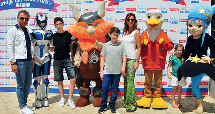 Ünlü isimler ve çocukları Vialand’de bir araya geldi