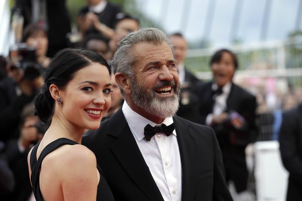 Mel Gibson'ın 35 yaş küçük sevgilisi