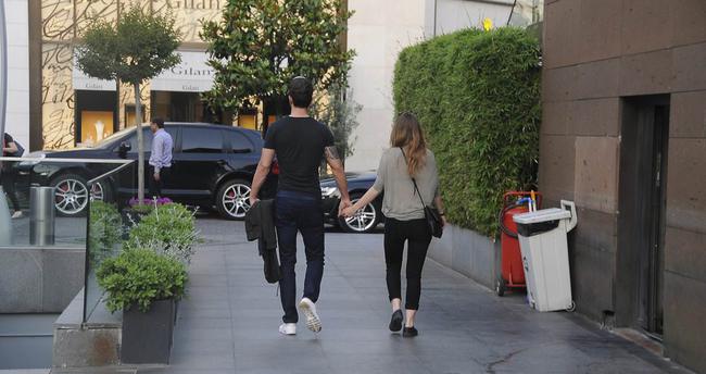 Aslı Enver karşısında eski eşini görünce...