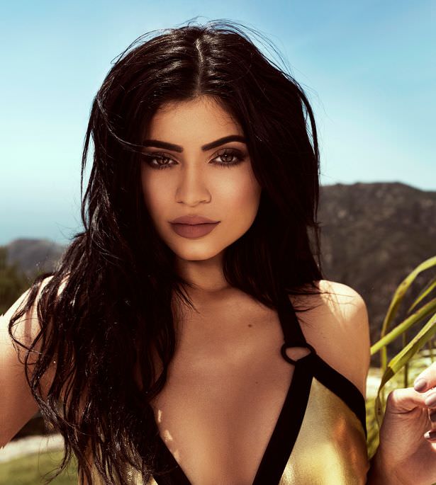 Kendall ve Kylie Jenner'dan Topshop için yeni bikini koleksiyonu