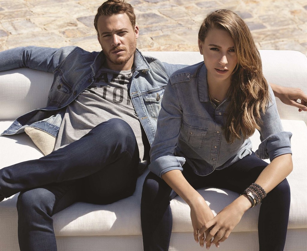 Serenay Sarıkaya ve Kerem Bursin ev baktı