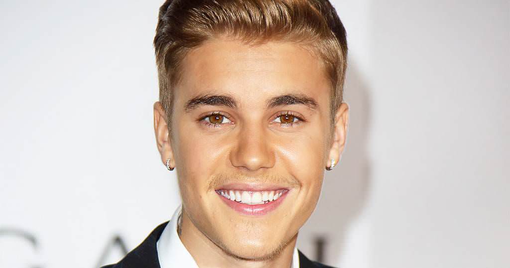 Justin Bieber sahneden böyle düştü!