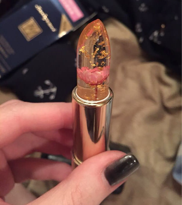 Rujda yeni boyut: Çiçek açan rujlar