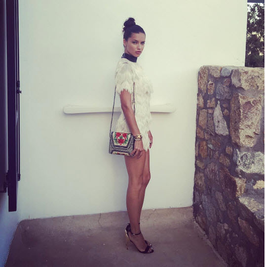 Adriana Lima, Sami Khedira ile Mikanos'ta