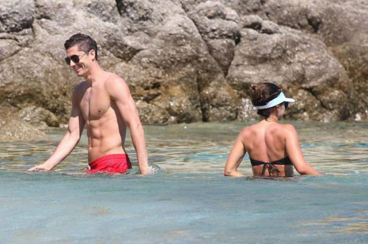 Adriana Lima, Sami Khedira ile Mikanos'ta