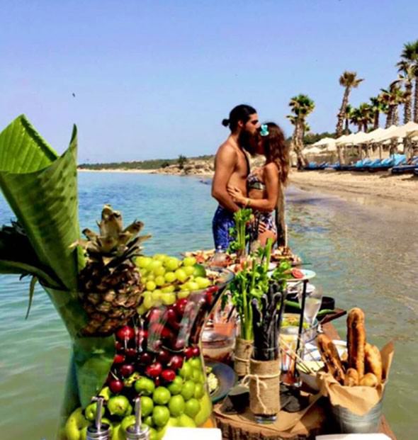 Eliz Sakuçoğlu ve Beran Benan tatilde