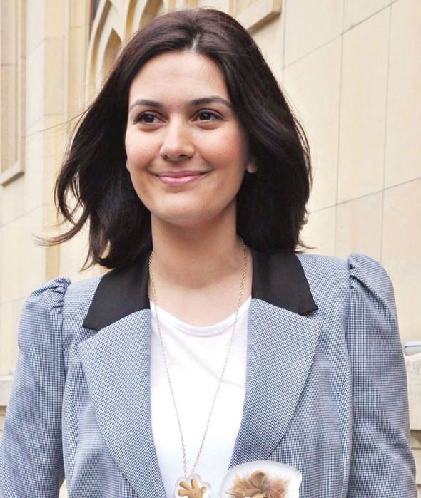 Bergüzar Korel saçlarını kestirdi