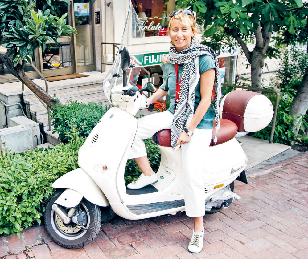 Trafikten bunalan Scooter’a atlıyor