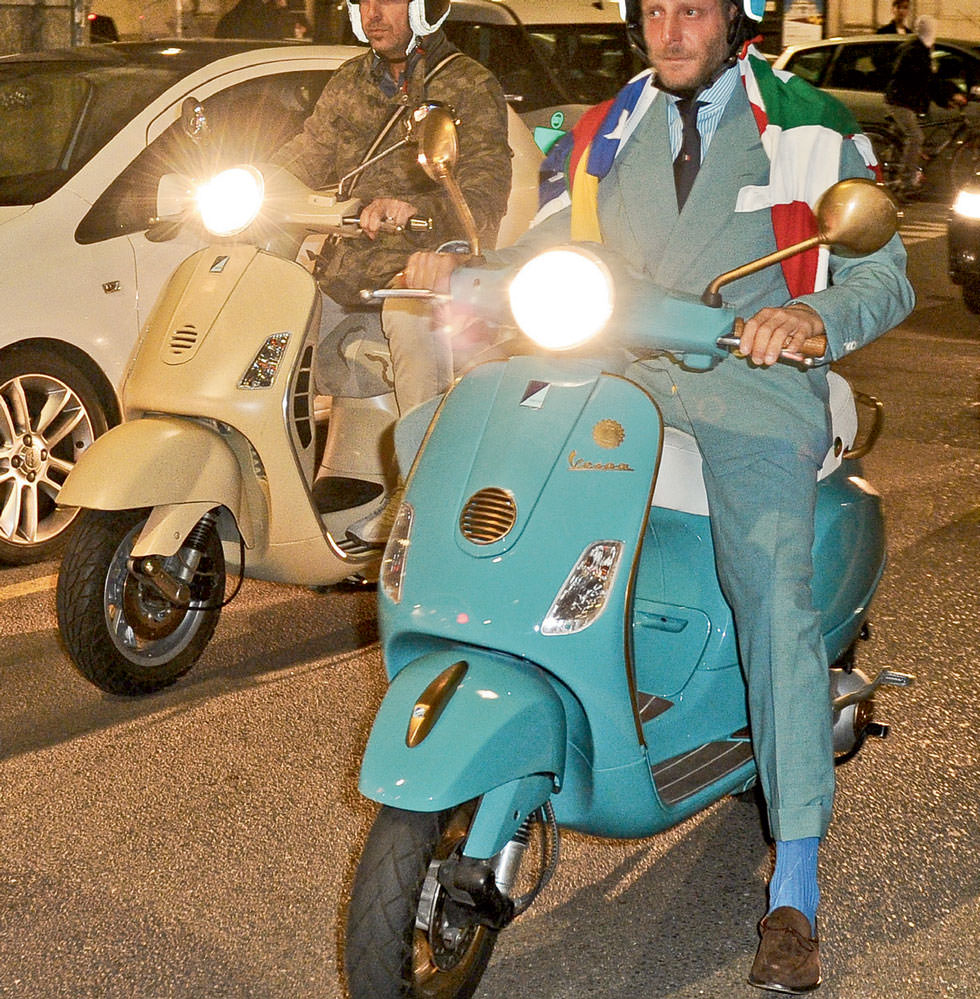 Trafikten bunalan Scooter’a atlıyor