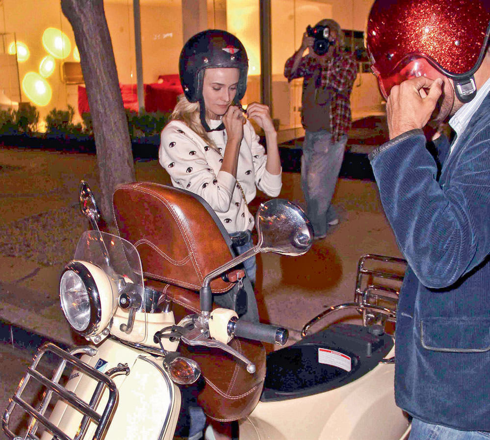 Trafikten bunalan Scooter’a atlıyor