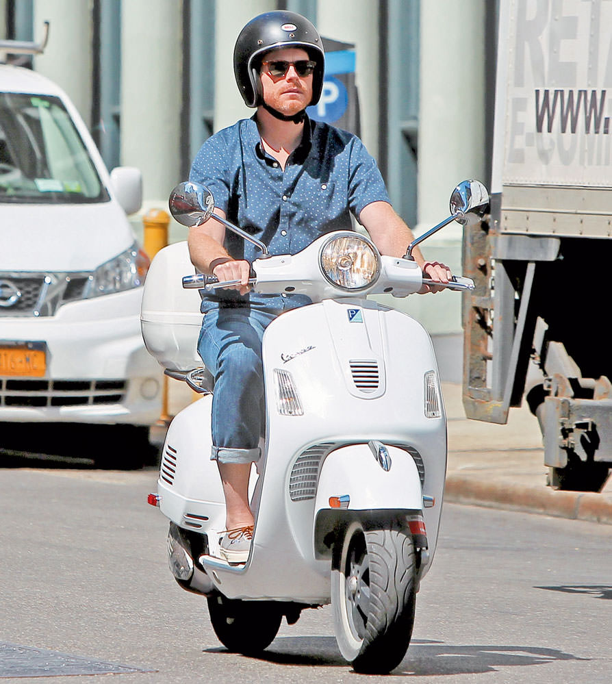 Trafikten bunalan Scooter’a atlıyor