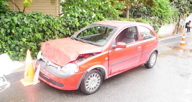 Kıvanç Tatlıtuğ ve Başak Dizer kaza geçirdi