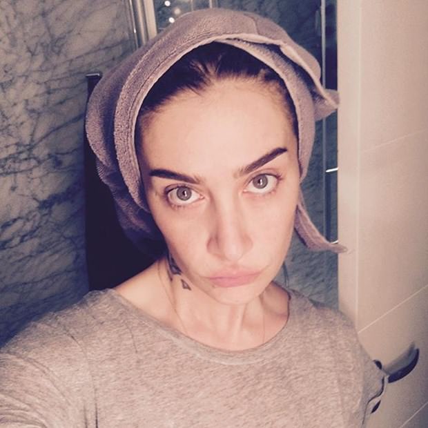 Ünlülerin Sevgililer Günü paylaşımları