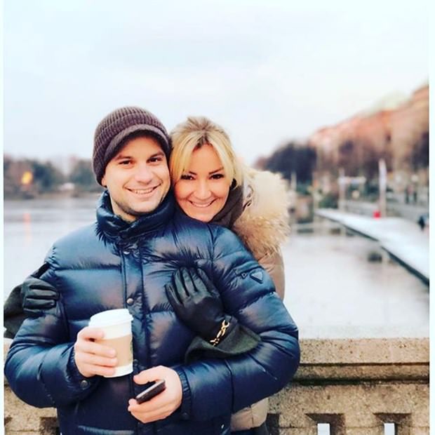 Ünlülerin Sevgililer Günü paylaşımları