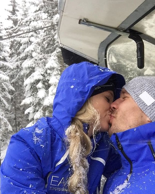 Ünlülerin Sevgililer Günü paylaşımları