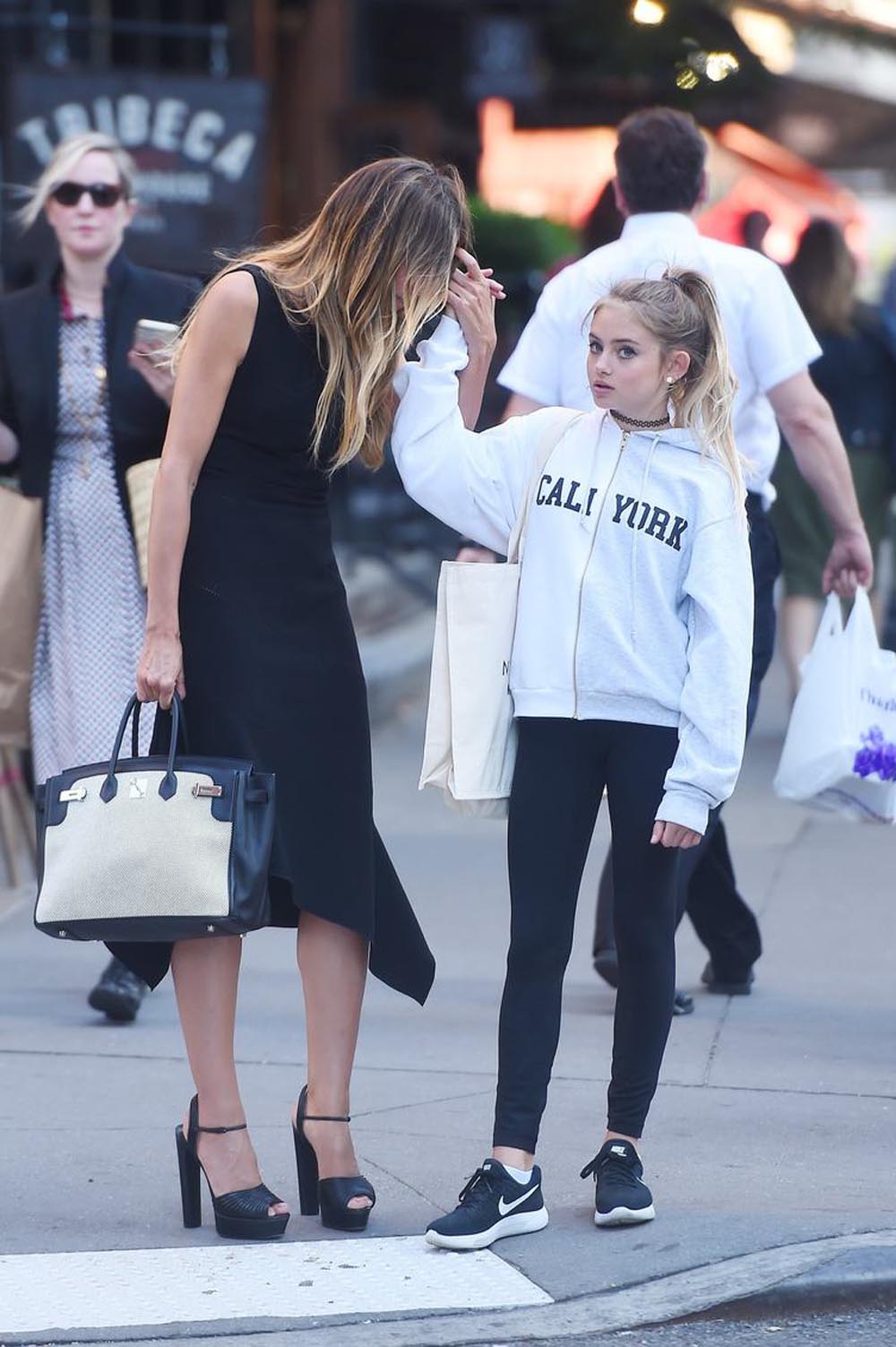 Abartılı makyajı dikkat çekti