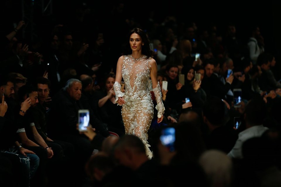 Ayşe Hatun Önal, Victoria's Secret meleği ile podyuma çıktı