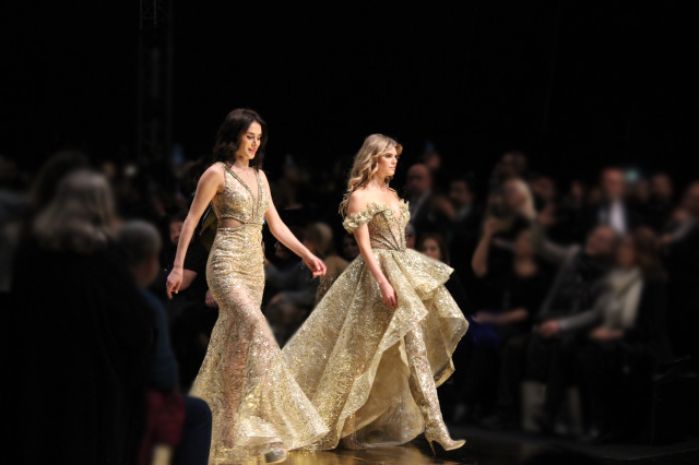 Ayşe Hatun Önal, Victoria's Secret meleği ile podyuma çıktı