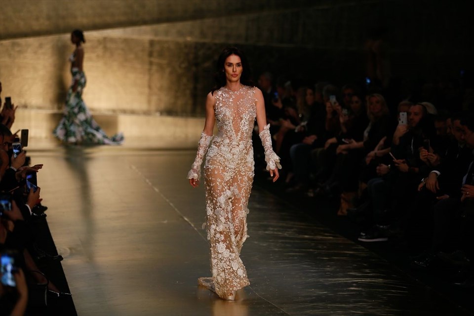 Ayşe Hatun Önal, Victoria's Secret meleği ile podyuma çıktı